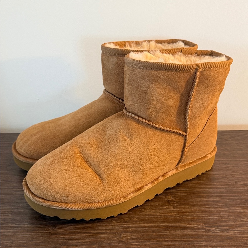 UGG Women’s Classic Mini II (Chestnut)